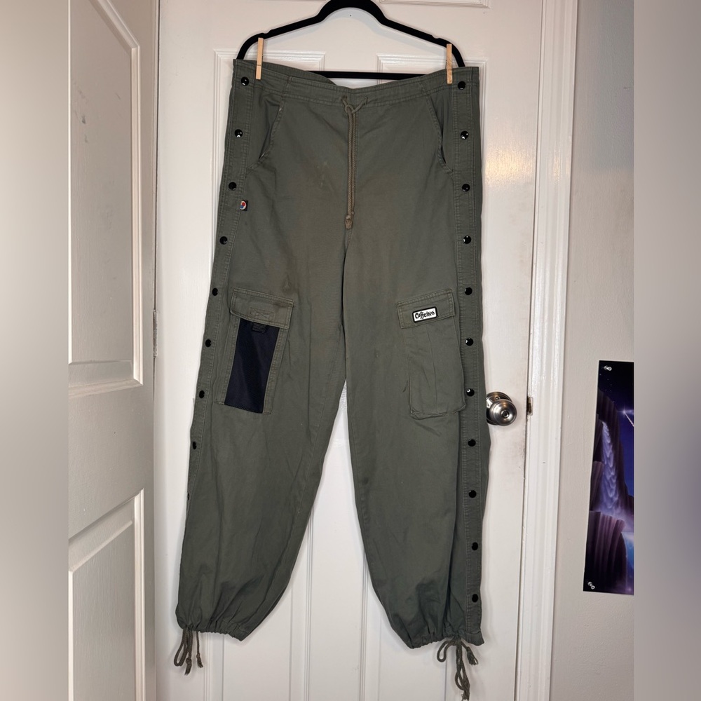 VINTAGE CAFFEINE Olive Green Baggy Cargo Pants with Side Buttons